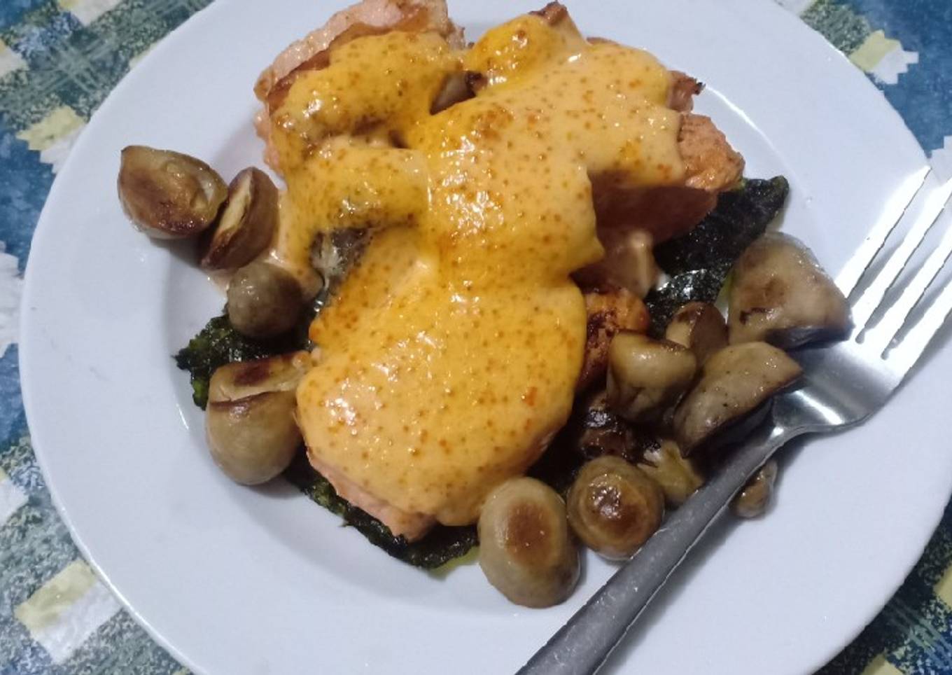 Salmon steak with mentai sauce