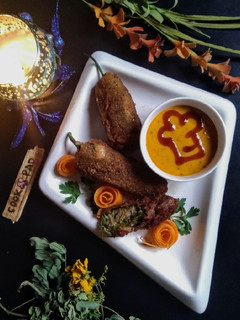 A picture of Peri bites with twist and mustard dynamite sauce.