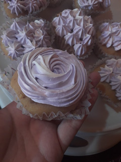 Una foto de Cupcakes / Muffins de vainilla😋