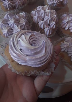 Una foto de Cupcakes / Muffins de vainilla😋