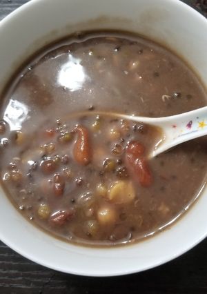 A picture of Sweet Mixed Bean Soup Dessert 喳咋糖水.