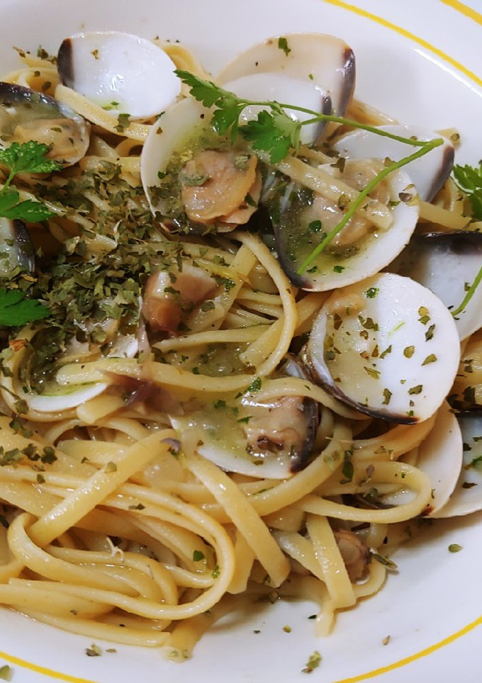 Una foto de Spaghetti  o tallarines amb almejas en salsa verde