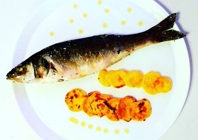 Il modo più semplice a Preparare Ultimate Branzino in crosta di erbe e sale con chips di zucca e patate