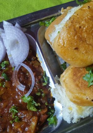 पाव भाजी (Pav Bhaji recipe in hindi) रेसिपी मुख्य फोटो