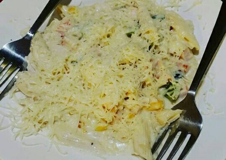 Steps to Make Gordon Ramsay Cheesy chicken pasta