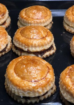 A picture of Chicken patties.