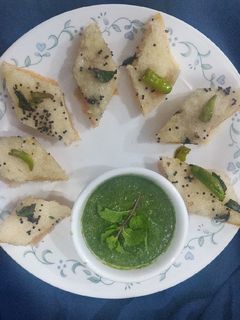 લસણનીયા સેન્ડવિચ ઢોકળા (Lasaniya Sandwich Dhokla Recipe In Gujarati) રેસીપી મુખ્ય ફોટો