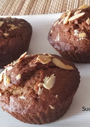 एगलेस बनाना मफिन्स (eggless banana muffin recipe in marathi) रेसिपी चे मुख्य फोटो 