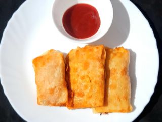 Noodles Pocket With Spring Roll Wrapper