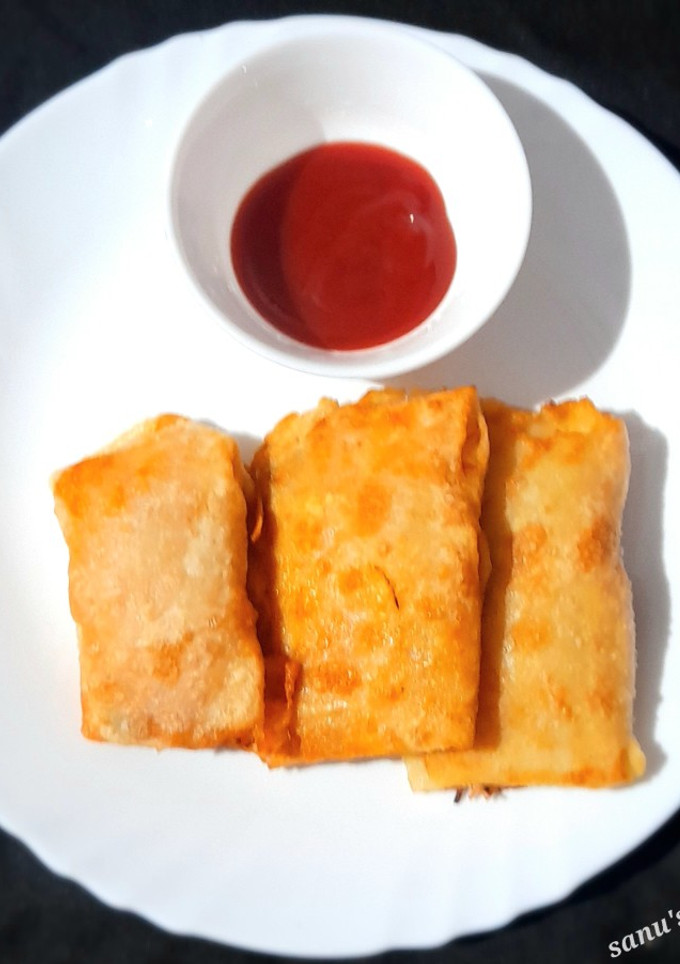 A picture of Noodles Pocket With Spring Roll Wrapper.