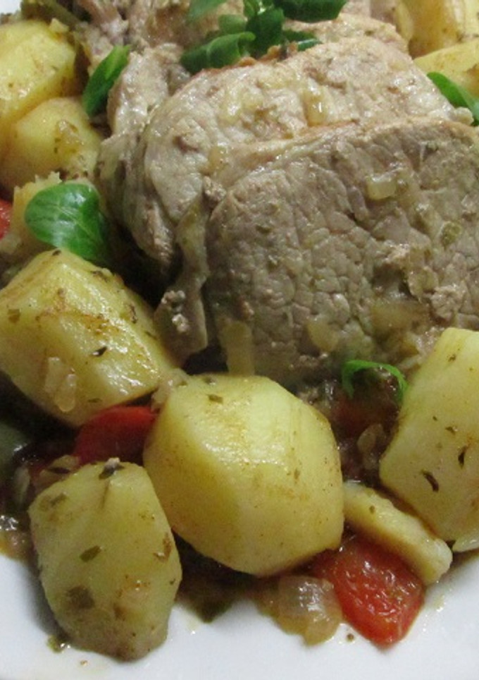Una foto de Cinta de lomo al vino dulce con patatas