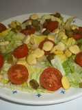 Ensalada con tomates cherry y chochitos
