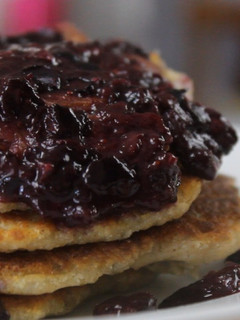 Una foto de Pancakes de avena y chía / Fáciles y Rápidos 👉 Recetas Desayunos Veganos