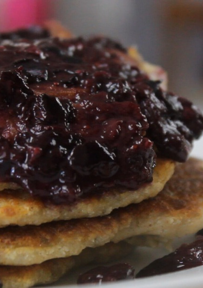 Una foto de Pancakes de avena y chía / Fáciles y Rápidos 👉 Recetas Desayunos Veganos