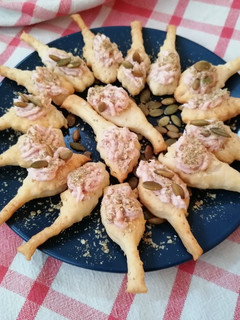Foto di Cucchiaini di pasta sfoglia con crema di prosciutto cotto