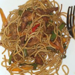 A picture of Stir fry pasta.