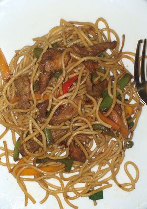 A picture of Stir fry pasta.