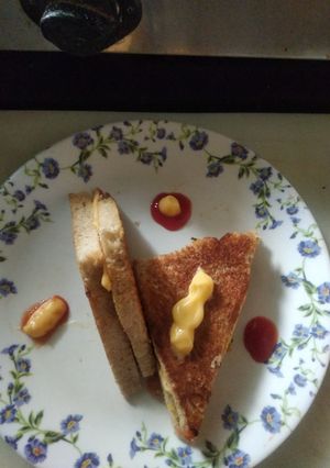 A picture of Aloo toast Sandwich.