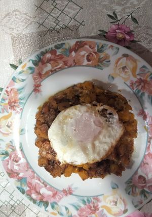 Una foto de Calabaza frita con cebolla y huevo frito