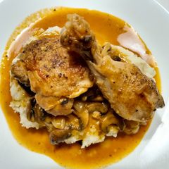 A picture of Chicken chasseur.