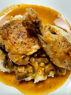 A picture of Chicken chasseur.
