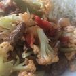 Coliflor saltada con carne