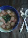 4. Kuah tomat isi baso & sosis rempah minimalis