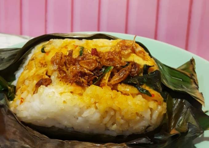 Nasi Bakar Ayam Suwir Daun Kemangi