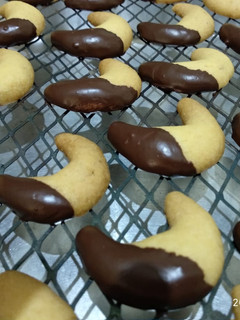 Foto resep Almond cresent cookies