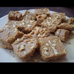 Besan barfi A picture of Besan barfi.
