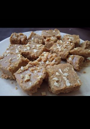 A picture of Besan barfi.