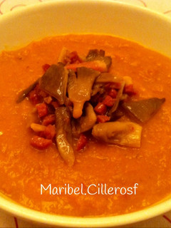 Una foto de Puré de calabaza y setas de cardo