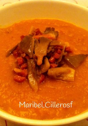 Una foto de Puré de calabaza y setas de cardo