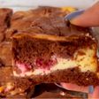 Brownie crema de brânza și zmeură