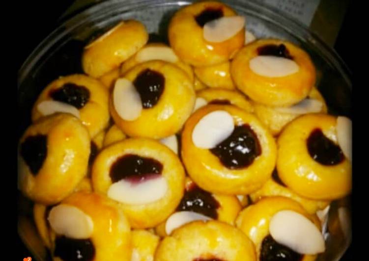 Langkah Mudah untuk Membuat 🥨 Blueberry Almond Cookies Anti Gagal