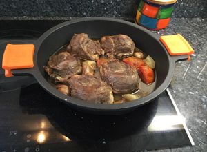 Una foto de Galtas de cerdo rústidas a la cazuela
