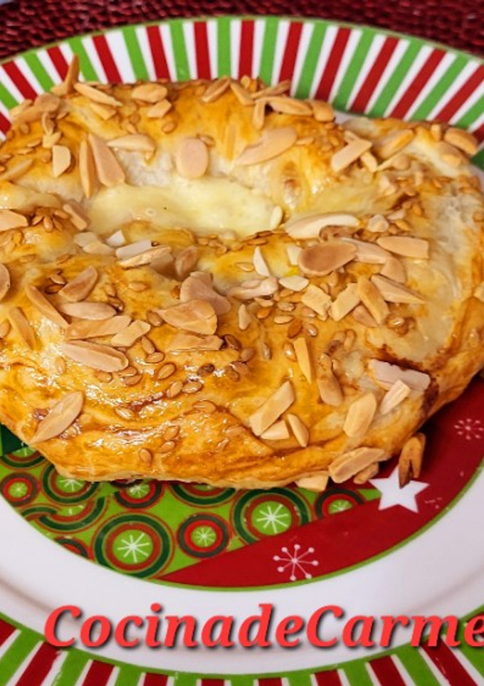 Una foto de Caracola de hojaldre rellena
