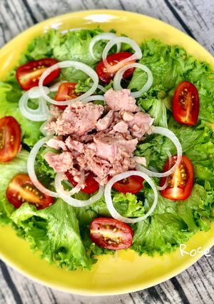 Hình của món Salad Cá Ngừ Ngâm Dầu.