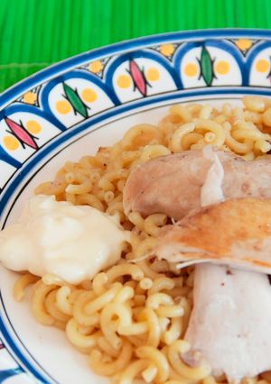 Una foto de Fideuá de pollo. Fideos a la valenciana con pollo