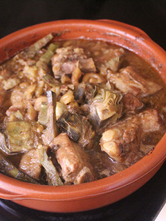 Una foto de Estofado de costillas con castañas y alcachofas