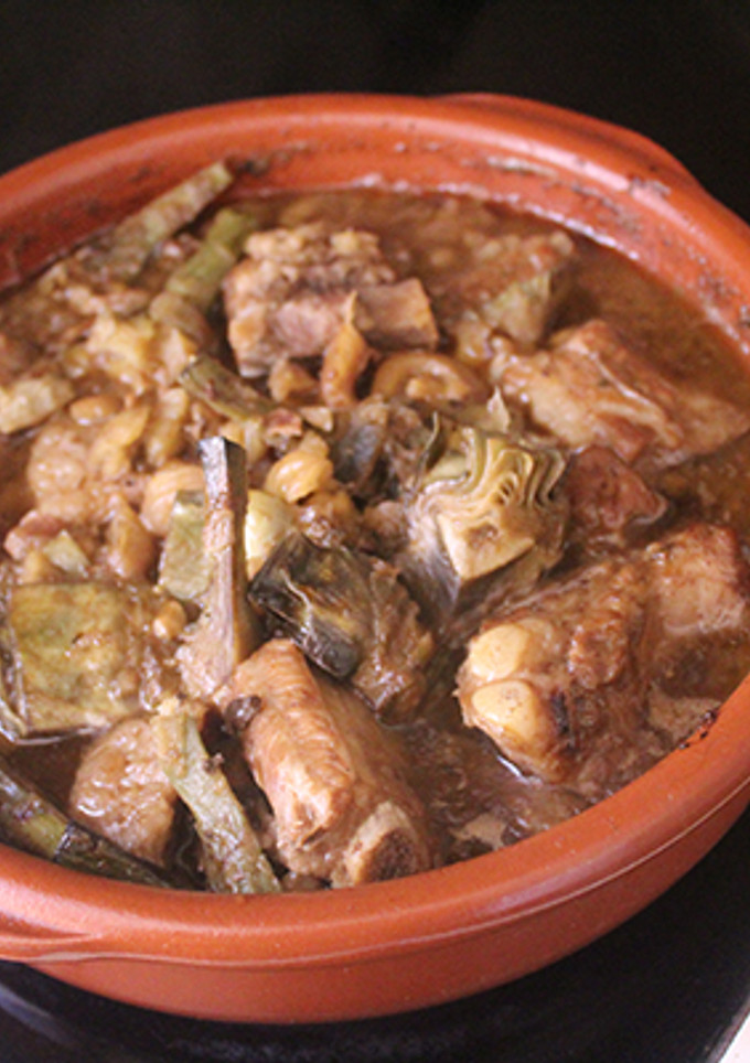 Una foto de Estofado de costillas con castañas y alcachofas