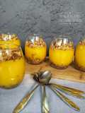 Postre de duraznos con crumble en vasos