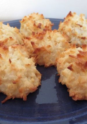 A picture of Easy and Delicious Coconut Macaroons.