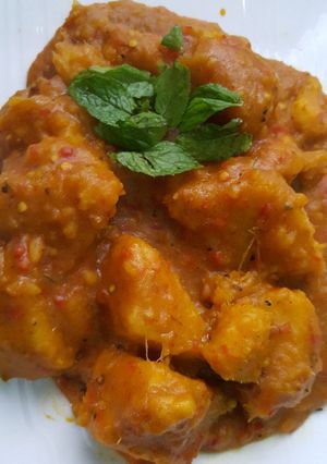 A picture of Yam porridge garnished with mint leaf for coolness.
