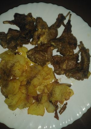 A picture of Mutton chops with fried potatoes.