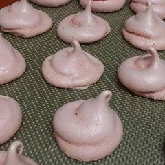 A picture of Meringue Cookies.