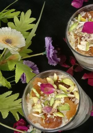 ગુલાબ જાંબુ શોટ (ગુલાબ Jamun Shots Recipe In Gujarati) રેસીપી મુખ્ય ફોટો