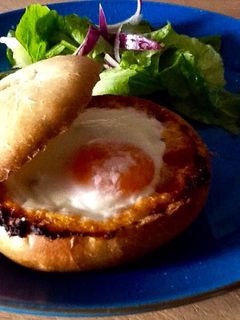 Una foto de Mollete relleno con huevo escalfado
