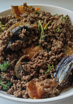รูปของ กะเพราเนื้อไข่เยี่ยวม้า