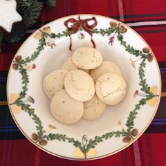 A picture of Anise Christmas cookies.